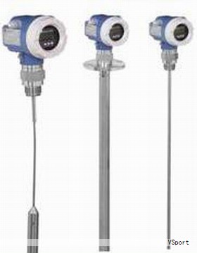 设想导线内载流子在外加电场作用下的混乱程度。若电流为1安培，则单位时间内通过导线的电子数约为6.24×10^18个。这些电子以较高的漂移速度沿导线移动，与导线材料的分子结构和其他电子发生碰撞和相互作用，形成类似繁忙交通的场景。外加电压促使自由电子定向移动，从而产生电流。电子电荷为 e = 1.6×10^-19 C；导线横截面积为 A；线段长度为 L；载流子密度为 n（单位体积中的电子数）。电阻率 ρ 是描述材料固有阻力的重要参数；电导率 σ 等于 e n μ，其中 μ 为电子的迁移率。由此有 I = σ (A/L) Vapplied，亦可写作 I = Vapplied / R，其中 R = ρ L / A。