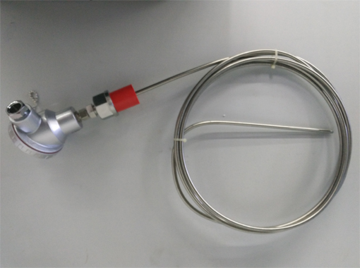 所述电源连接稳压二极管负极