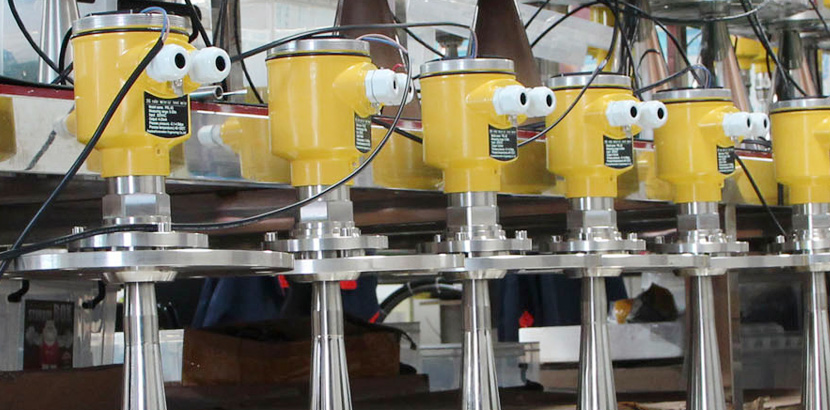 测量盲区:从测孟的基准面向下的一段区域内和缆或棒最低部位无法精确测量的一段区域内是导波雷达物位计的测量盲区