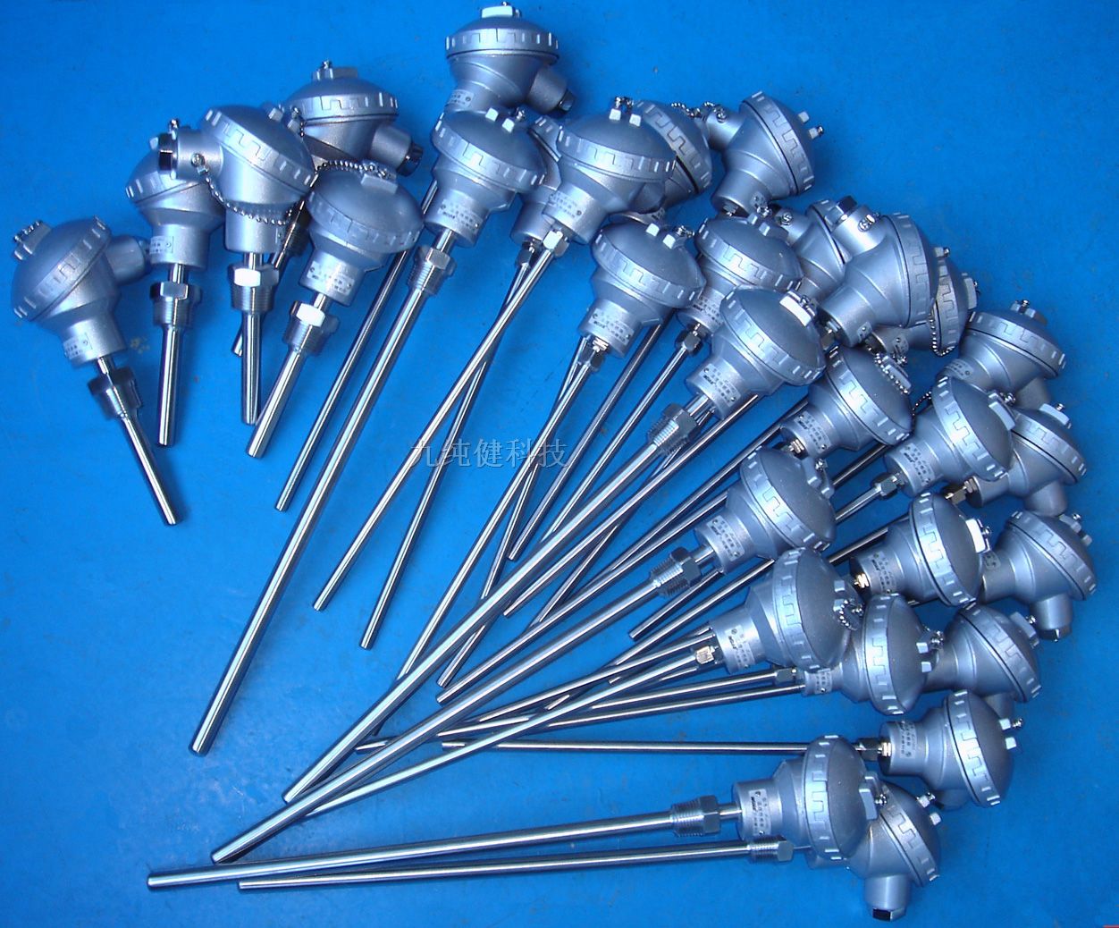 工作原理基于热电效应