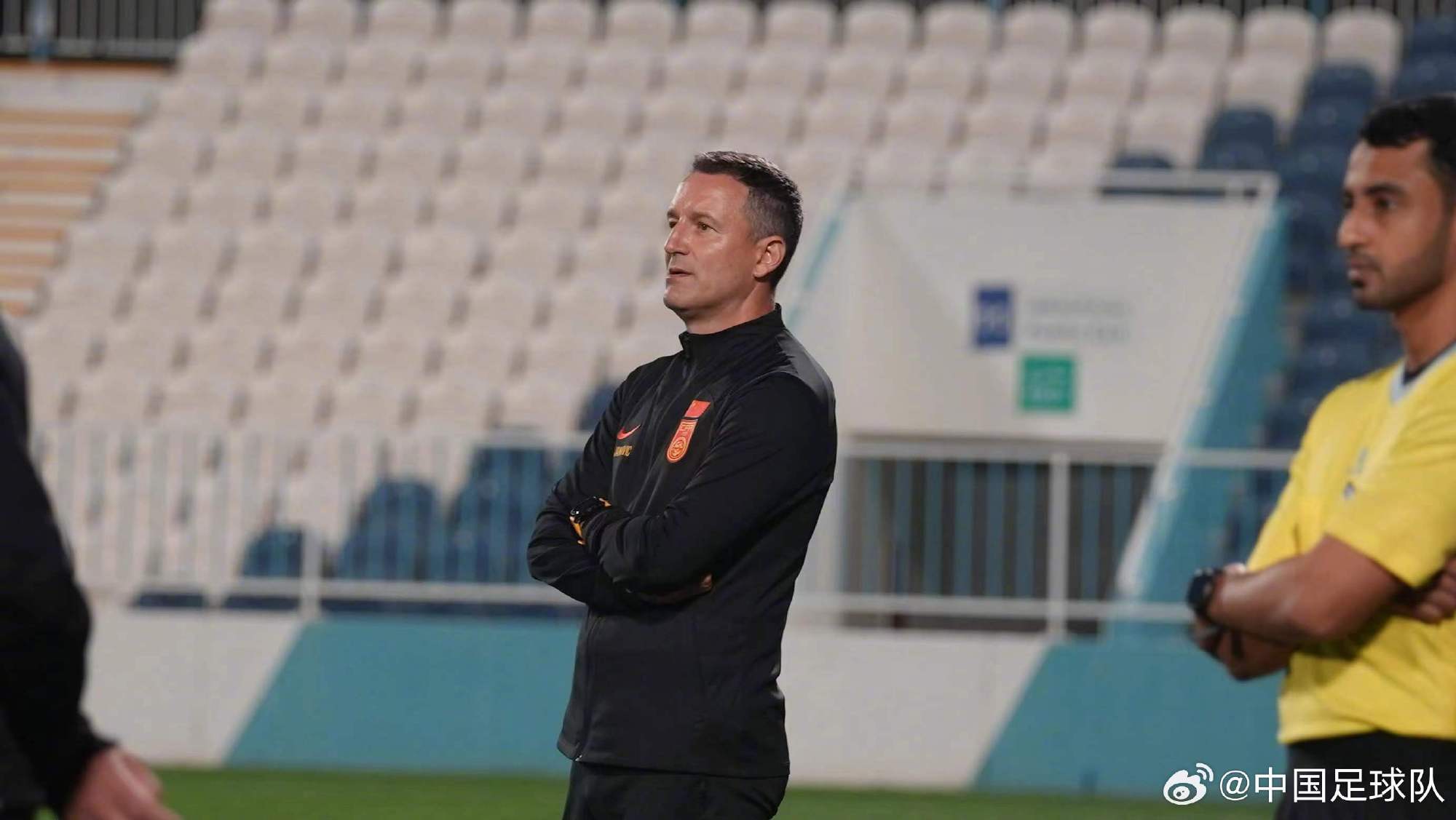 新年开端中国男足1-2不敌香港，创39年首败，亚洲