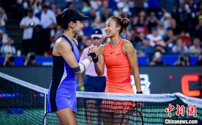 武网半决赛两朵中国金花闪耀光芒：郑钦文击败