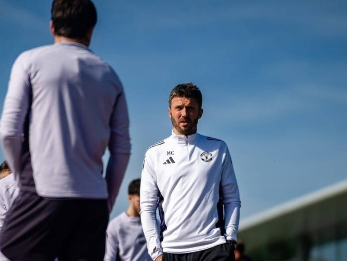 曼联集训备战利兹联 国际赛期后调整训练计划