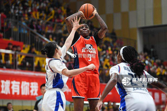 四川女篮大胜上海队 奥贡鲍尔首战17分助队取关